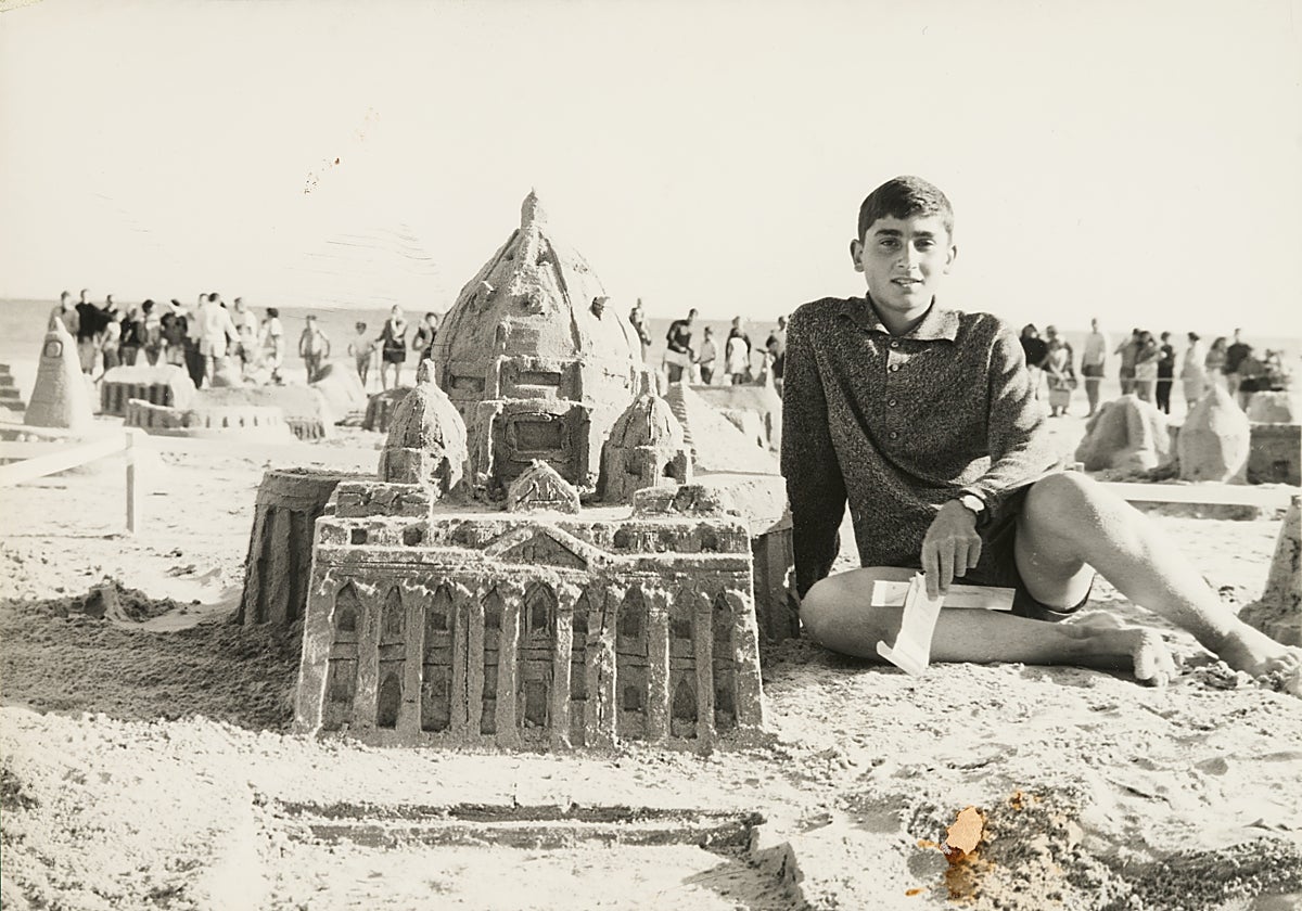 Francisco Javier Franco, con su obra premiada en Francia en 1962