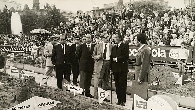 Dalí, en la final del Concurso de Castillos de Arena en 1967