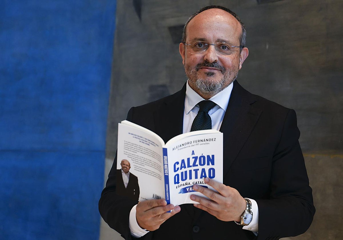 Alejandro Fernández, con su libro 'A calzón quitao'