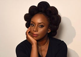 Chimamanda Ngozi Adichie:  «En los 70 y los 80 la literatura molestaba más; hoy hay demasiada cautela»