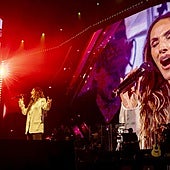 La voz eterna de Nino Bravo bautiza el estreno del Roig Arena de Valencia