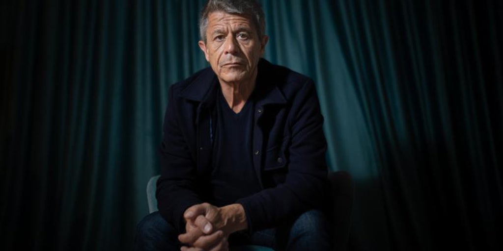 Carrère 'mata' a su madre en su nuevo libro: embustera, cruel y traidora