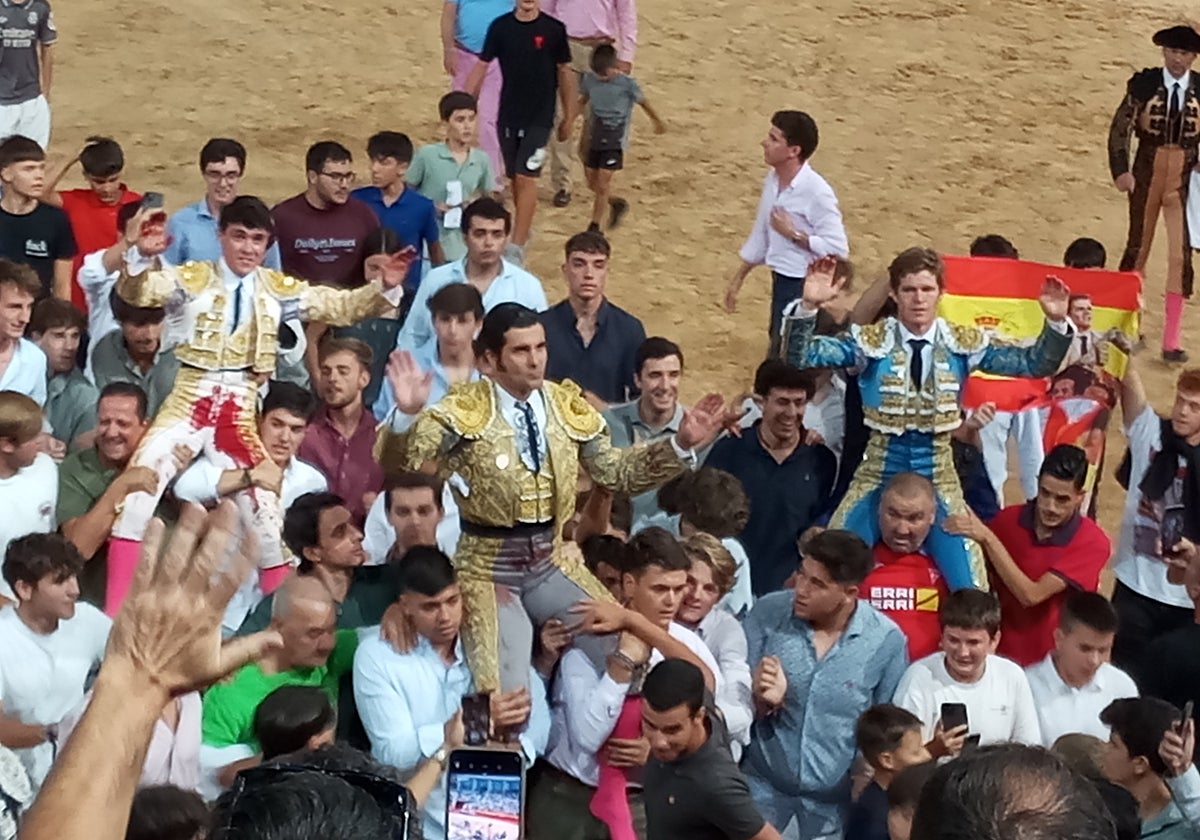 Jarocho, Morante y Borja Jiménez salen a hombros
