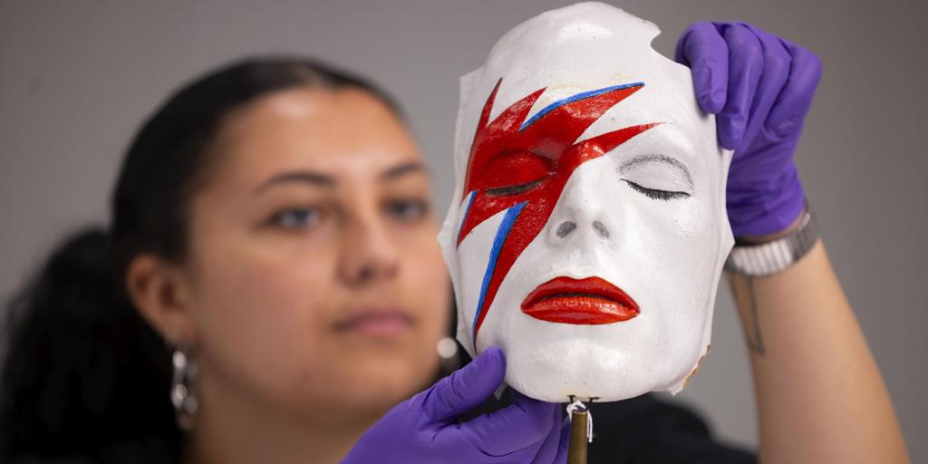 El legado creativo de David Bowie se abre al público en Londres