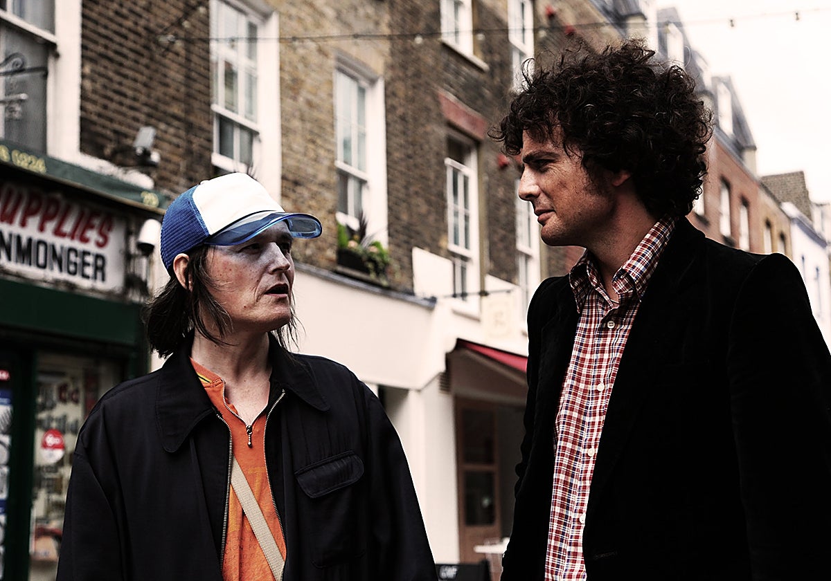 Lawrence con el periodista Will Hodgkinson