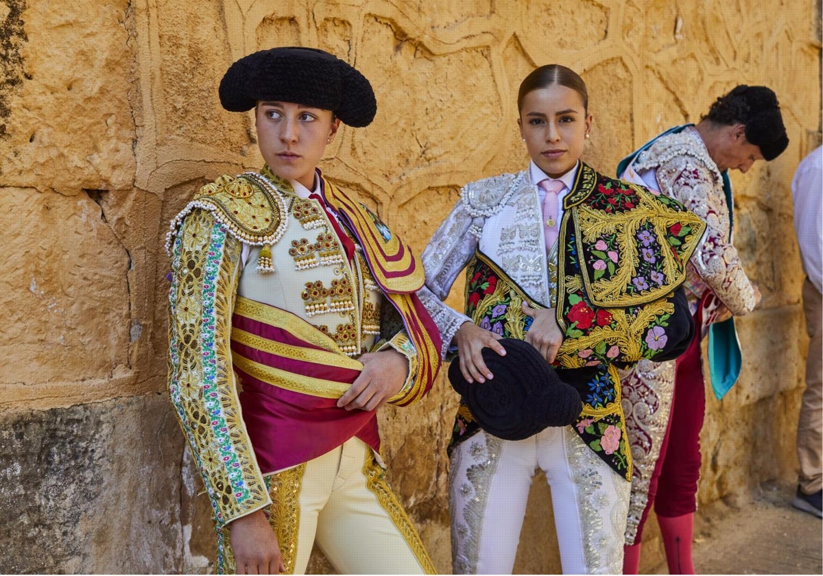 Tres mujeres en el ruedo: un histórico paseíllo