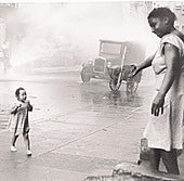 Helen Levitt, la cámara que inmortalizó la vida de niños y ancianos