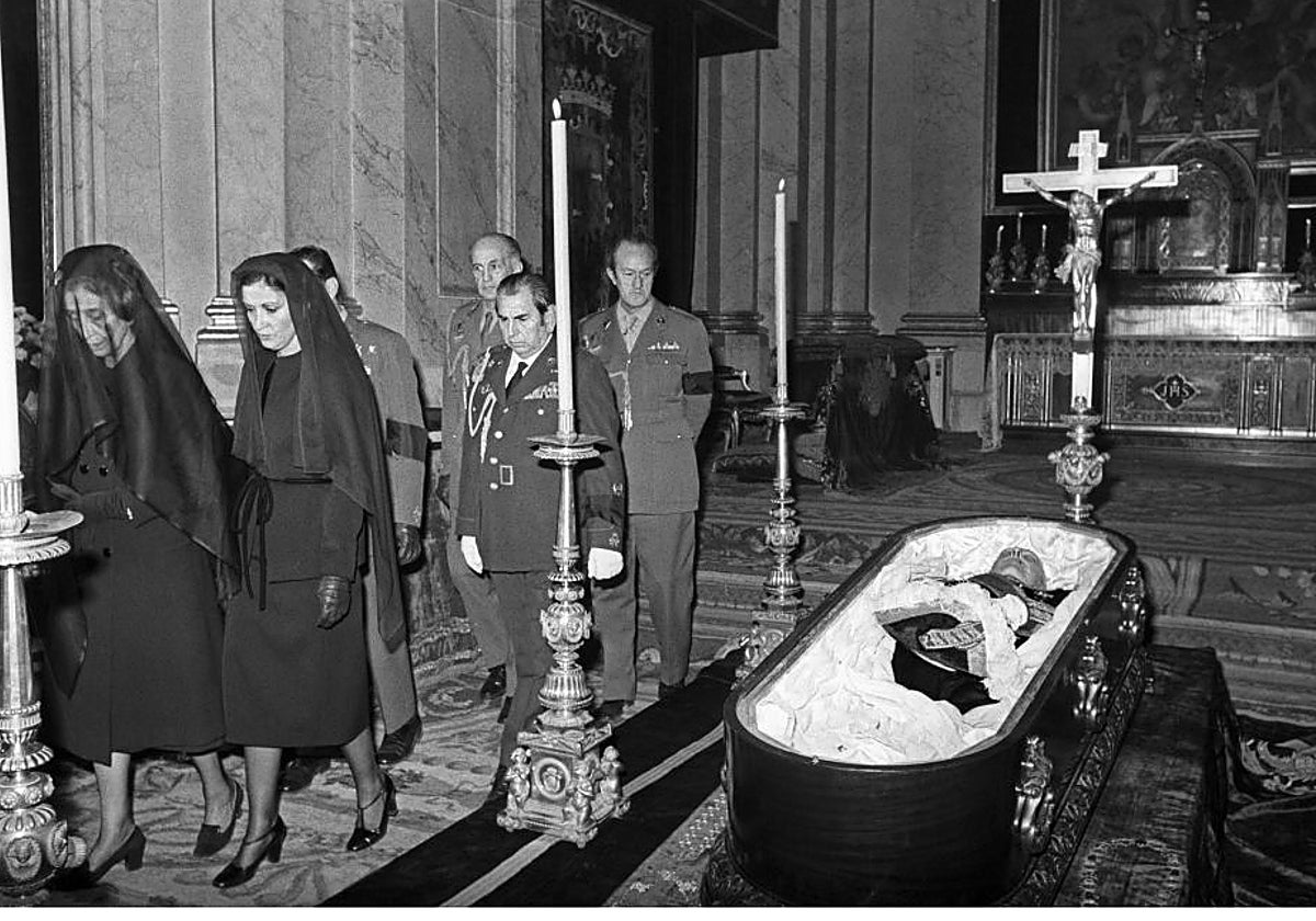 &#039;Franco&#039;, de Julián Casanova; &#039;Franco. El dictador..., de Giles Tremlett; y &#039;Franco, militar&#039;, de Roberto Muñoz Bolaños: Franco ha muerto