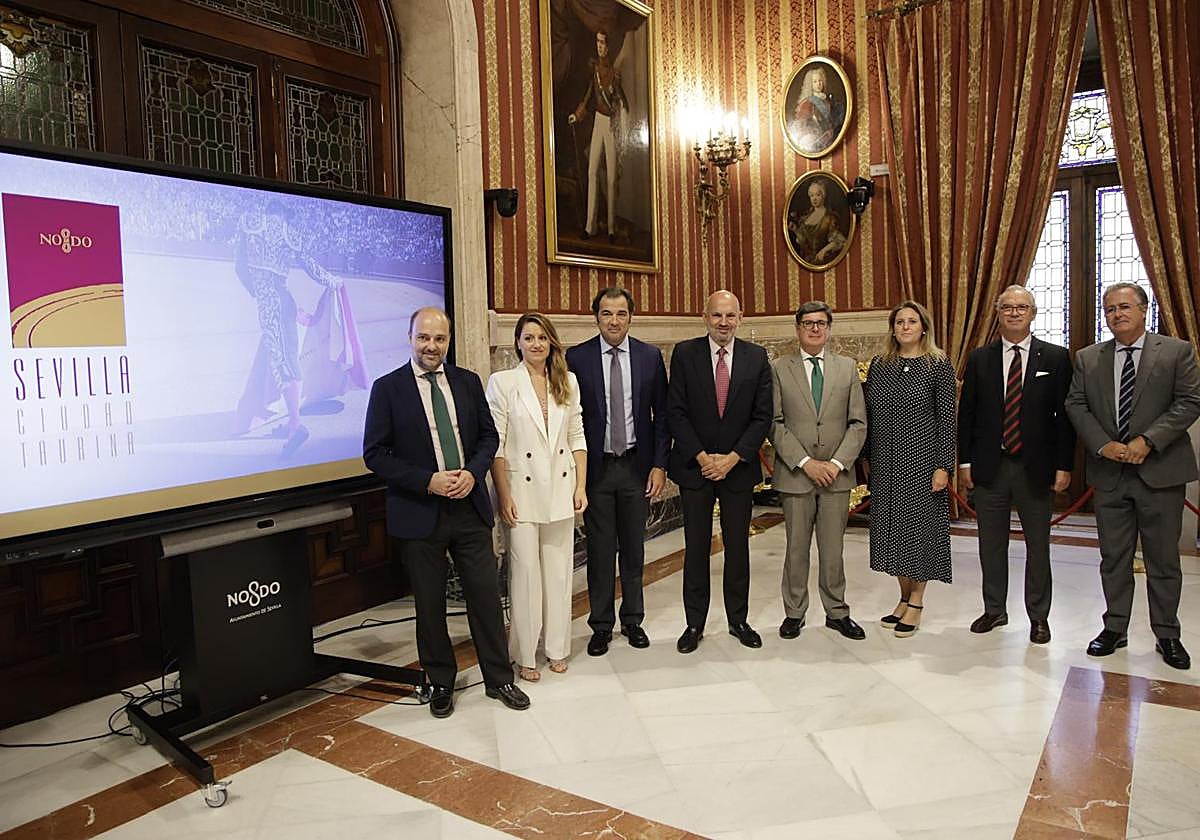 Representación de los participantes en el acto de prestación de 'Sevilla, ciudad taurina''