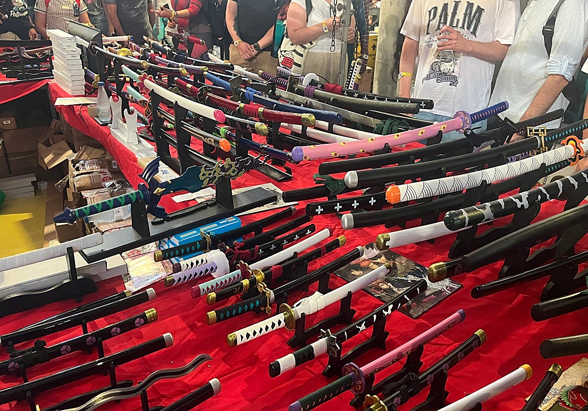 Uno de los puestos de katanas de la San Diego Comic-Con de Málaga