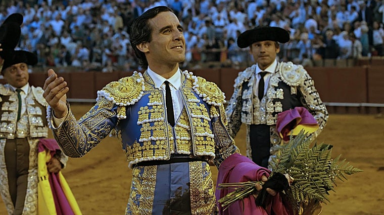 La feliz vuelta al ruedo de Juan Ortega tras cortar una oreja con mucha fuerza al bravo cuarto