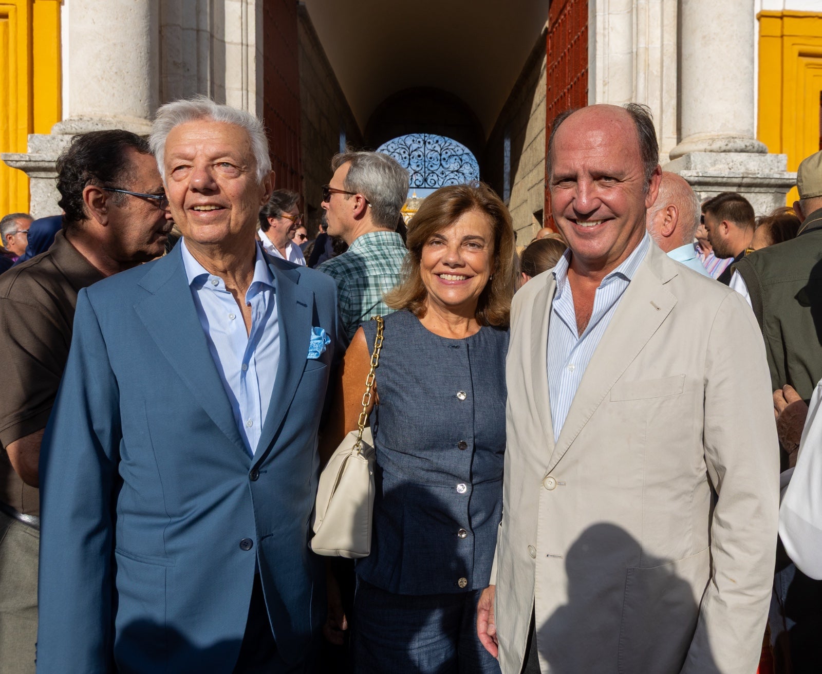 Rocío Fernández Claudio Rivas y Rodrigo Molina