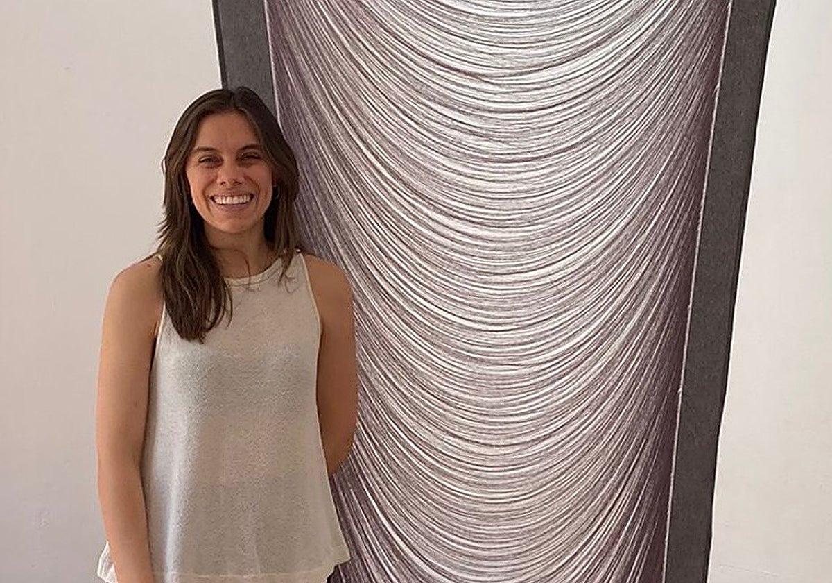'Selfie' de Giulia Paz con una de sus obras para 'Darán que hablar'