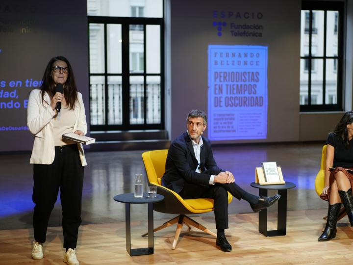 La editora de Ariel, Caterina Da Lisca, presentó el acto.