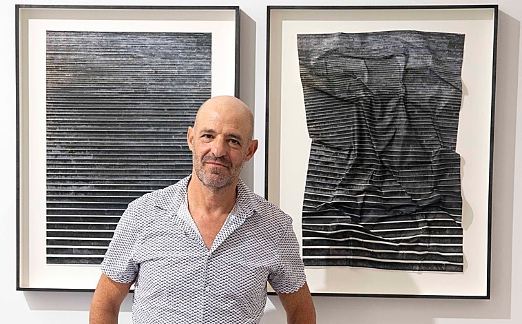 Imagen principal - De arriba abajo, Miguel Rothschild en Jorge López; detalle de la instalación 'To the wind', de Mar Reykjavick en Rosa Santos; y pintura de Oliver Roura en Shiras