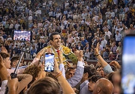 Emilio de Justo resucita por la Puerta Grande en una corrida «de ricos»