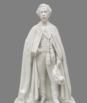 Imagen secundaria 2 - De arriba a abajo y de izquierda a derecha. Fotoescultura con la familia real al completo, relieve de la infanta Isabel y bulto redondo del rey consorte Francisco de Asís