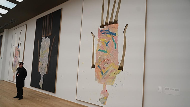 En primer plano, 'Fully Fashioned Nylon Stockings', de Baselitz