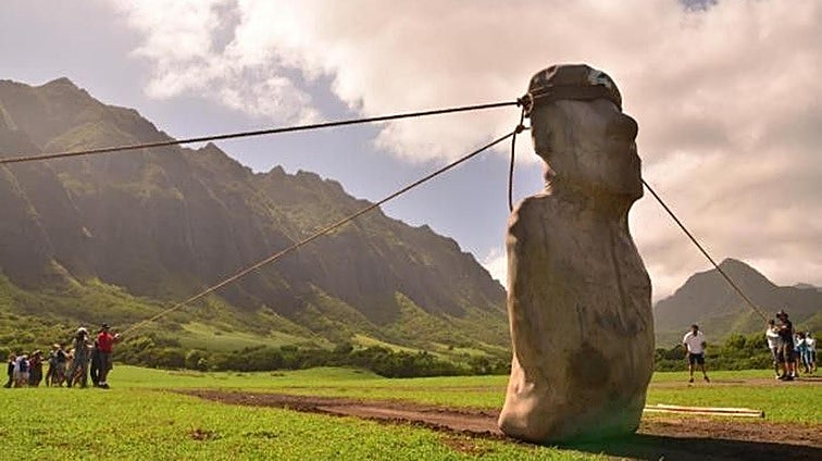 La física y el modelado 3D evidencian que los moai de la Isla de Pascua 'caminaban' hasta las plataformas rituales