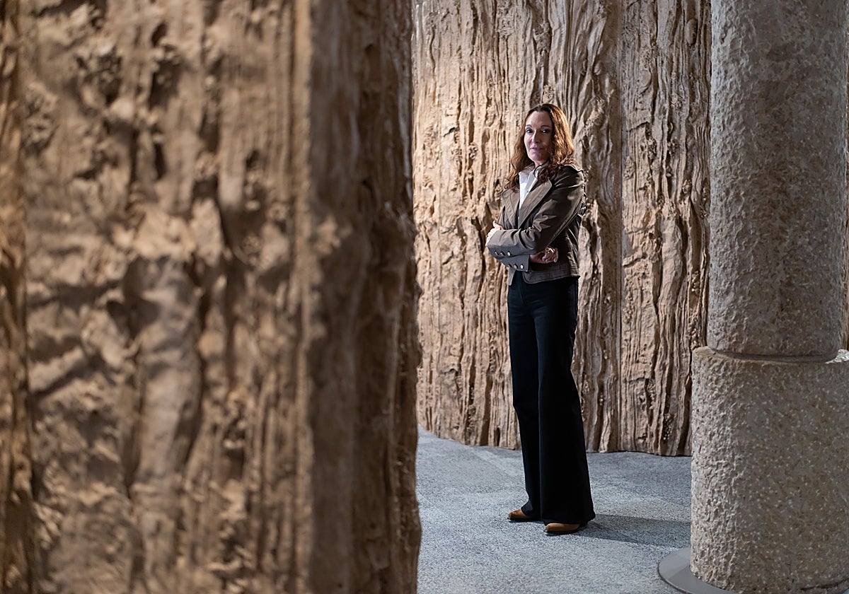 Cristina Iglesias con su obra creada específicamente para La Pedrera