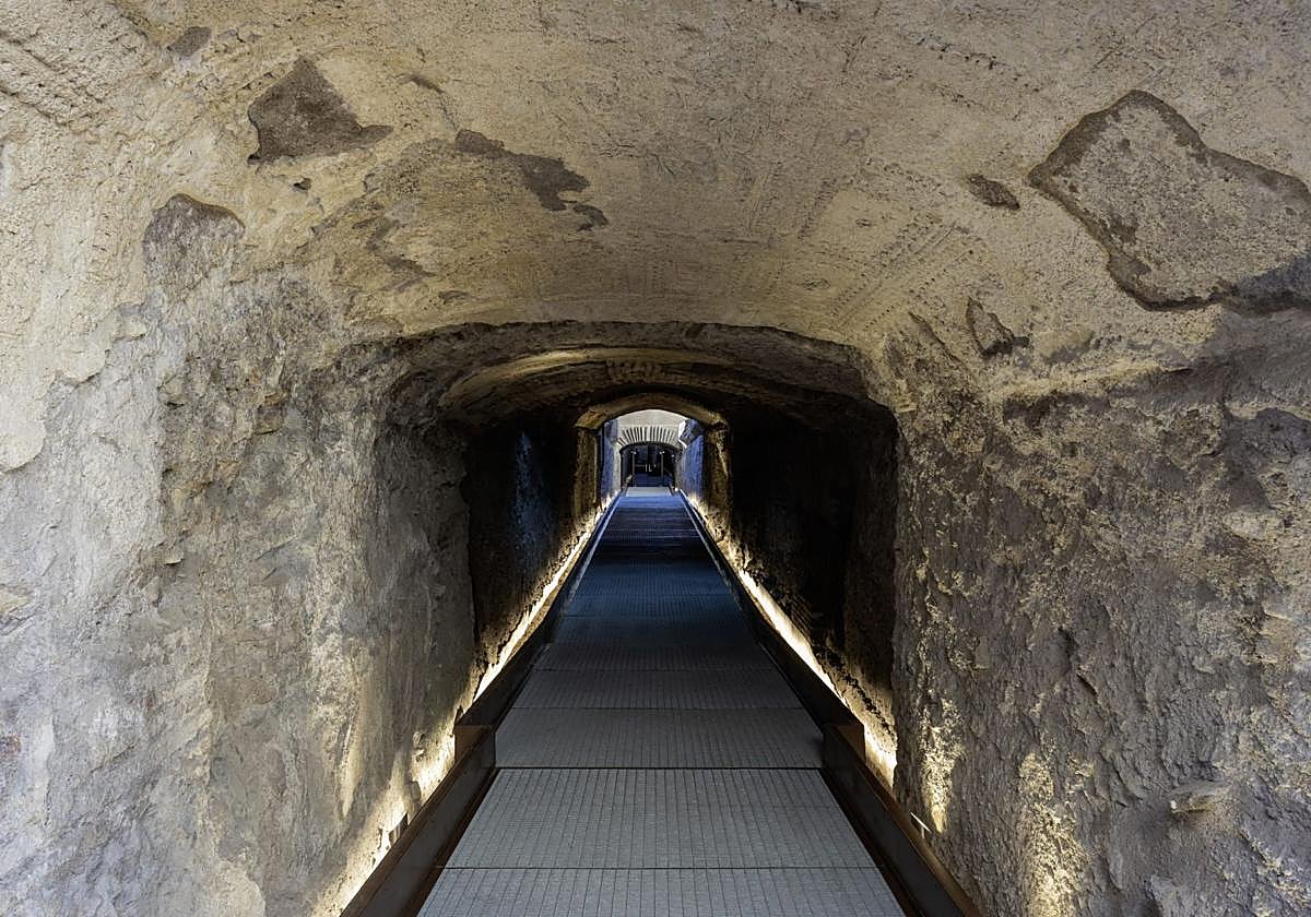 Vista en el interior del 'Pasadizo de Cómodo'