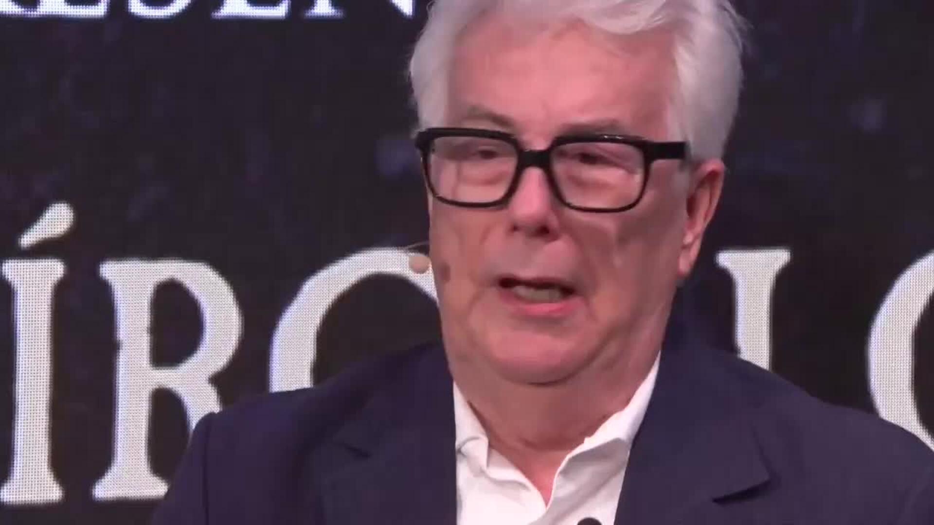 Ken Follet descarta ganar el Nobel y aboga por escribir &quot;para el disfrute del lector&quot;