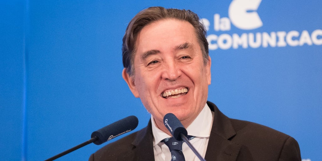 García Montero arremete contra Muñoz Machado: «La RAE está en manos de un experto en llevar negocios para las empresas multimillonarias»