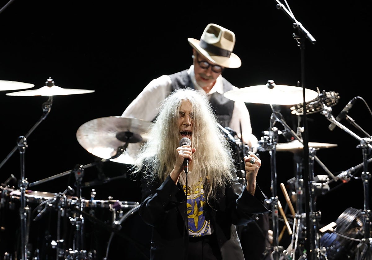 Patti Smith, anoche durante su concierto en el Teatro Real de Madrid