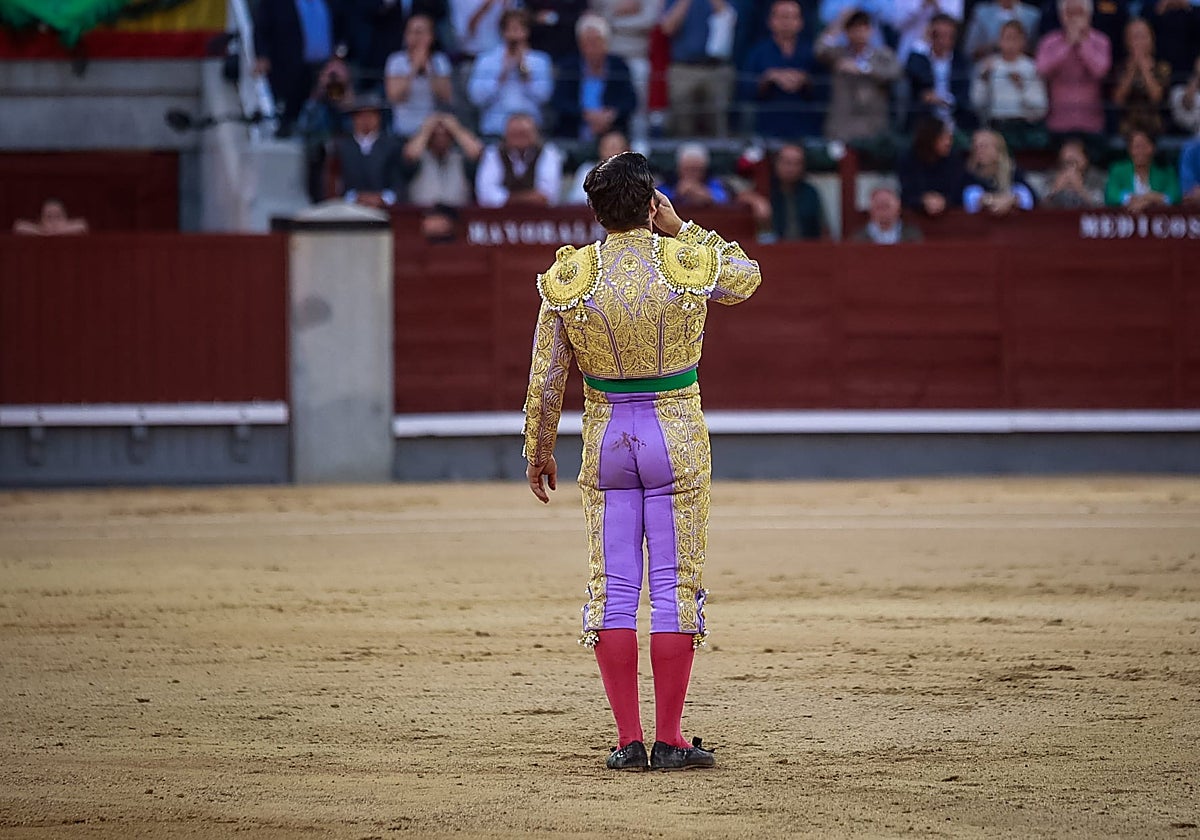 Morante se corta la coleta