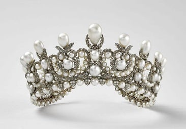 Las ocho piezas robadas en el Louvre: tiaras, collares y pendientes con piedras preciosas