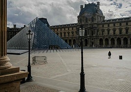 El 'robo del siglo' en el Museo del Louvre: una «humillación nacional» tras décadas de desidia y decadencia