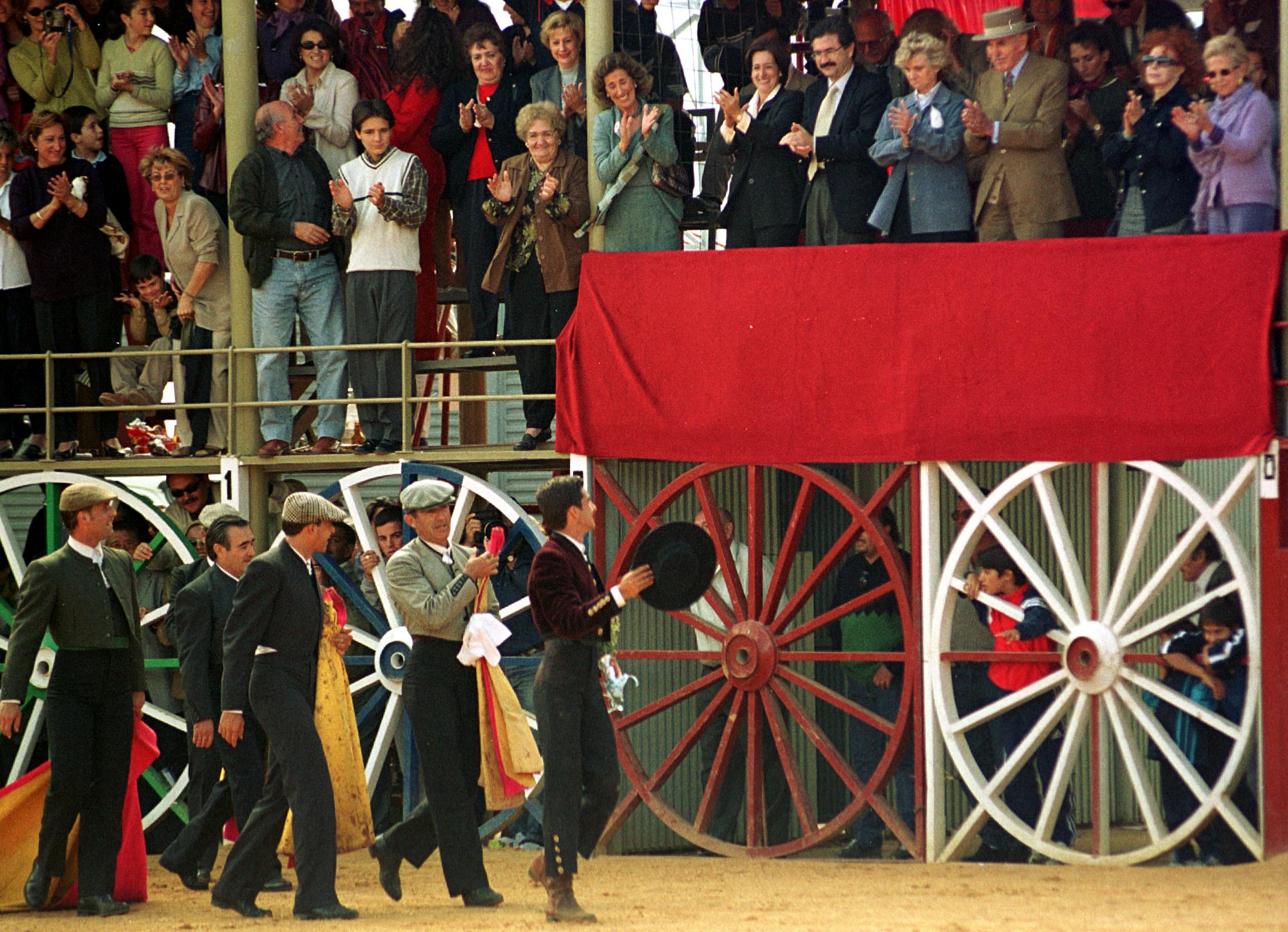 El último paseíllo de Curro Romero en La Algaba, en imágenes