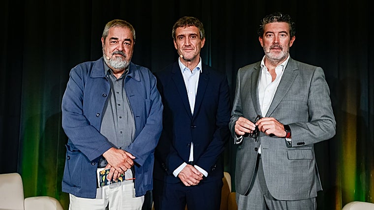 Carlos Aganzo, junto a Fernando Belzunce y Julián Quirós