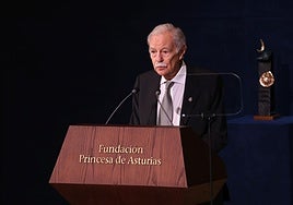 Eduardo Mendoza, en los premios Princesa de Asturias 2025: «Los años me han hecho valorar sobre todas las cosas el respeto»