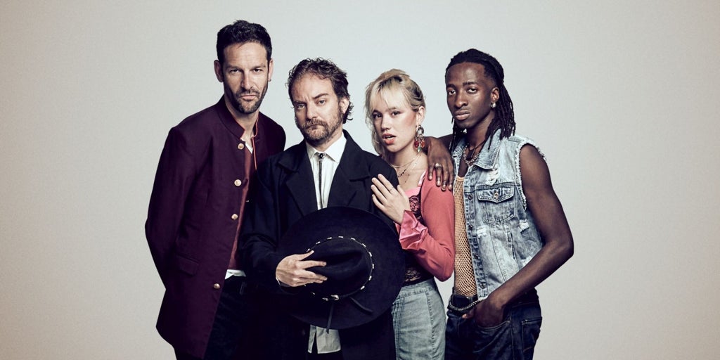 'La mà' kara komediyle el ele