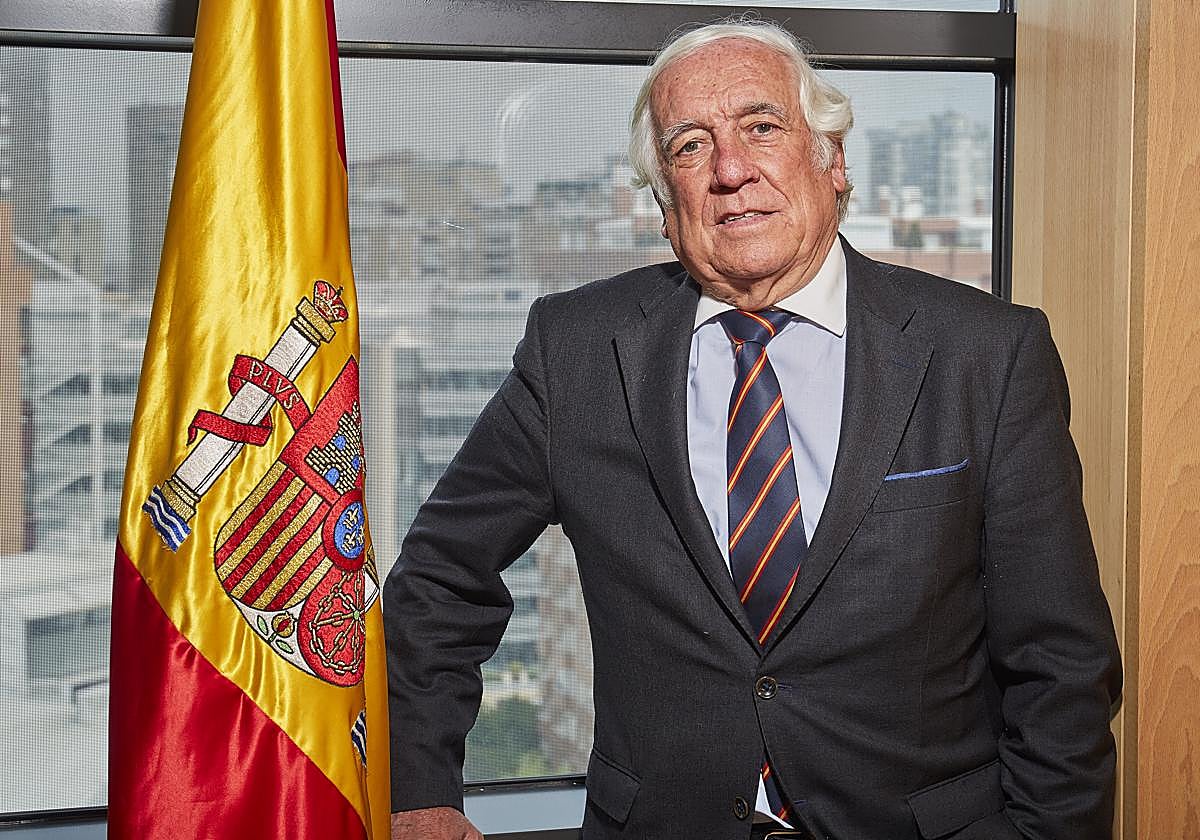 Carlos Espinosa de los Monteros, autor de 'El libro de las esquelas'