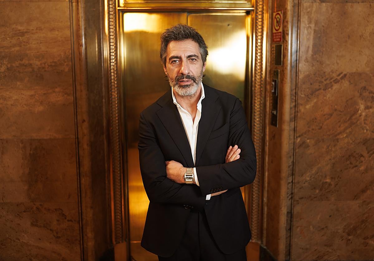 Juan del Val, fotografiado este martes en Madrid, tras presentar 'Vera. Una historia de amor'