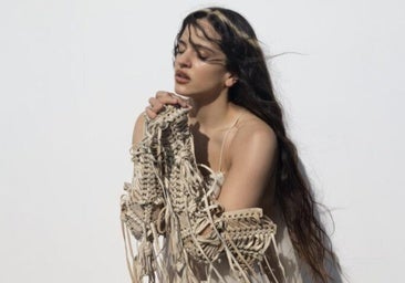 Rosalía deslumbra en la presentación de la orquestral 'Lux' en el MNAC