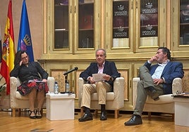 Badajoz rinde homenaje a Santiago Castelo, poeta y periodista histórico de ABC