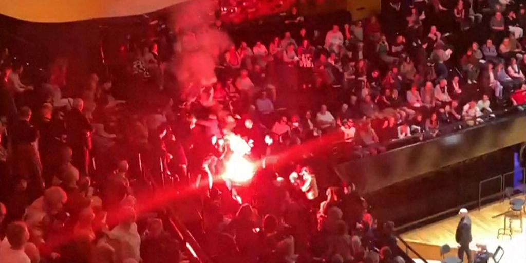 Paris'teki İsrail Filarmoni konserini işaret fişekleriyle kesintiye uğratan dört kişi suçlandı