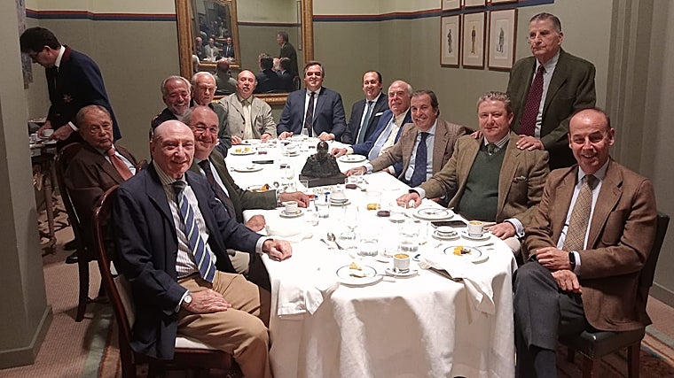 Reunión en el Real Club El Aero