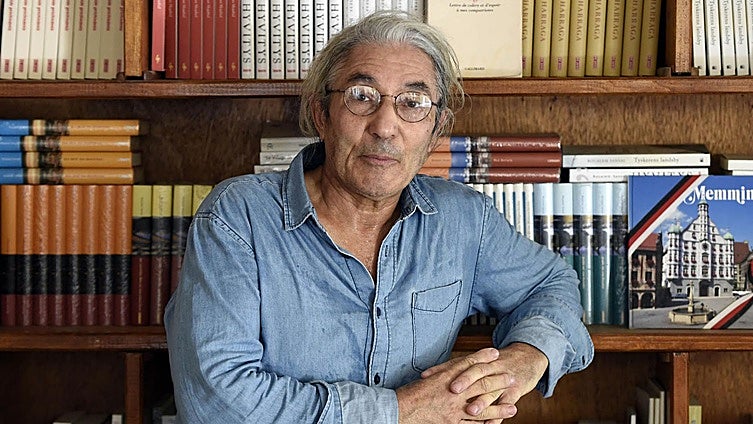 Boualem Sansal, el escritor atrapado por las tensiones entre Francia y Argelia, es indultado con ayuda de Alemania
