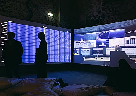 Imagen secundaria 1 - En las imágenes, de arriba abajo, 'E lretorno', de Fina Miralles; '0,5', de Caterina Miralles Tagliabue; y 'La cronometradora', de Stella Rahola