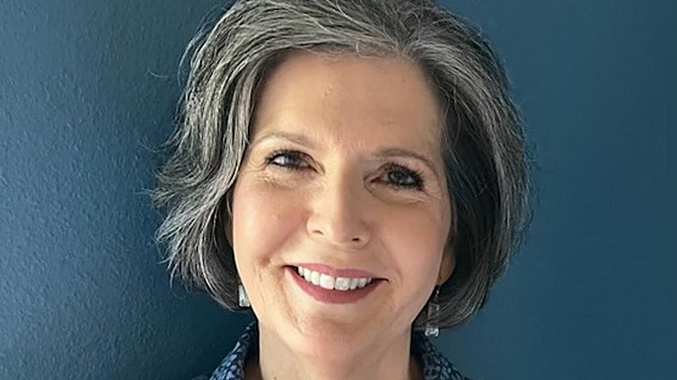 'Con el paso del tiempo', de Elena de Jongh: cuarenta años de poesía española en 'Florilegium'