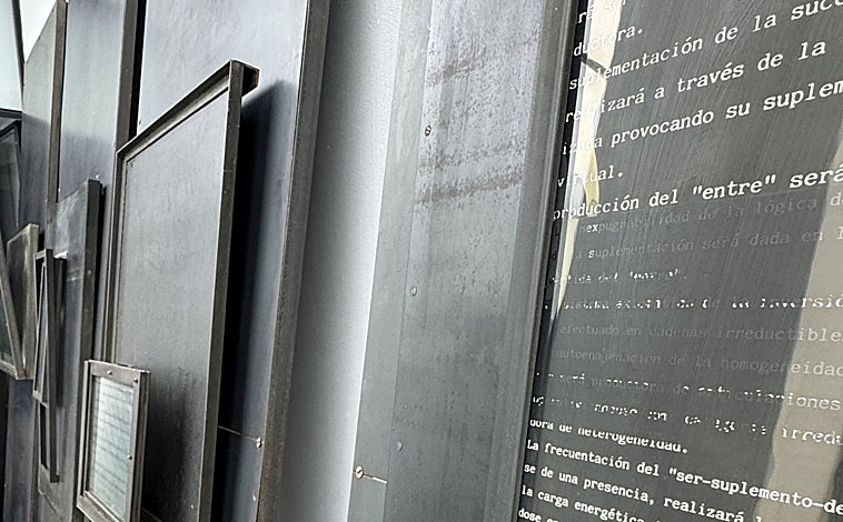 Imagen principal - en las imágenes, de arriba abajo, detalle de la serie 'Presente / Instante', de Marco; y algunos de los documentos de Lea Lubin en "MiraArchiv