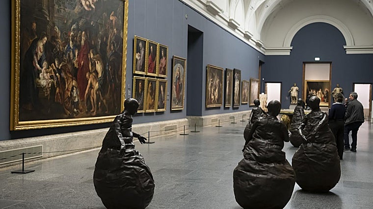 Na galeria central do museu está “Cena de Conversa III” de Juan Muñoz.