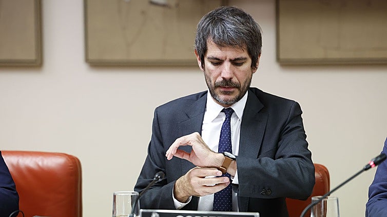 Tras la Fundación Franco, Urtasun quiere ilegalizar cuatro fundaciones más