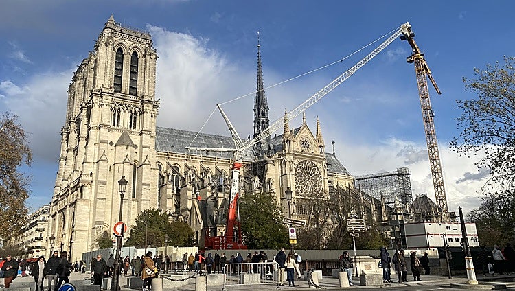 El robo del Louvre como síntoma: Francia sufre un abandono catastrófico de su patrimonio histórico y cultural