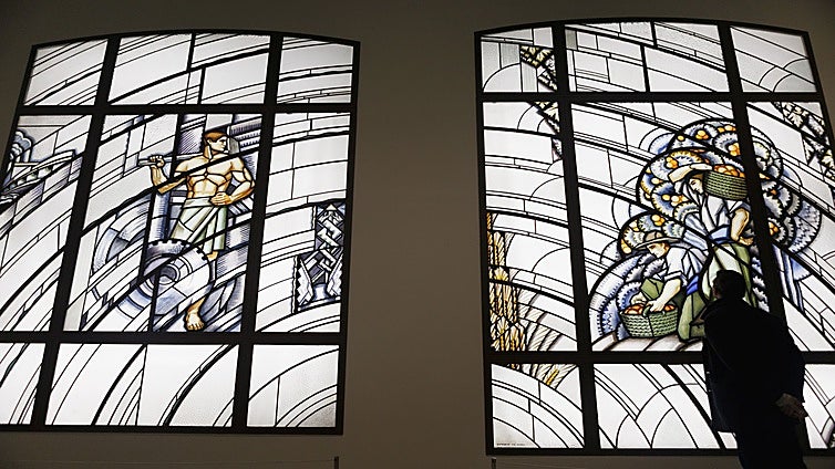 El Banco de España halla materiales inéditos de sus vidrieras art-déco y muestra planos originales de la Cámara del Oro