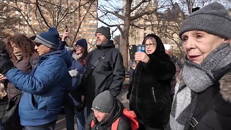 Nueva York rinde tributo a John Lennon 45 años después de su asesinato en Central Park